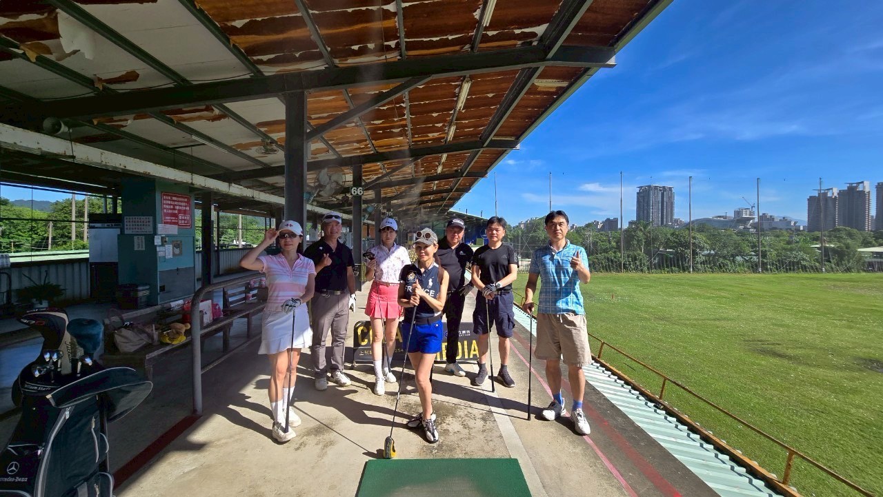 高爾夫球社第一次團練早上630碧潭練習場